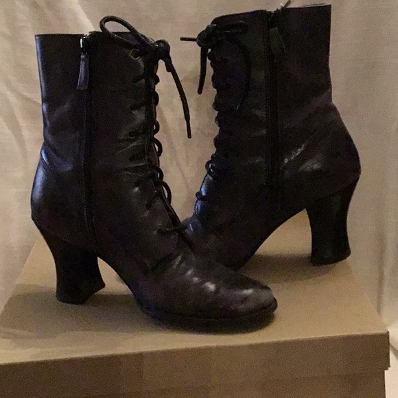 Naturalized Boots - Picture 4 of 4